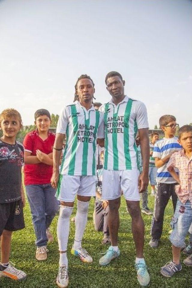 (özel Haber) Ahlat Spor’un Siyahi Futbolcuları Takıma Renk Kattı