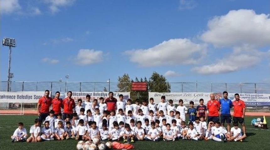 Geleceğin Yıldızları B&uuml;y&uuml;k&ccedil;ekmece&rsquo;de Yetişiyor