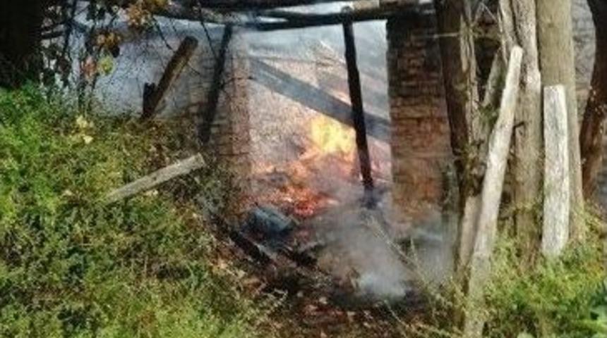 Kumluca&rsquo;da &Ccedil;ıkan Yangında Bir Ev K&uuml;l Oldu