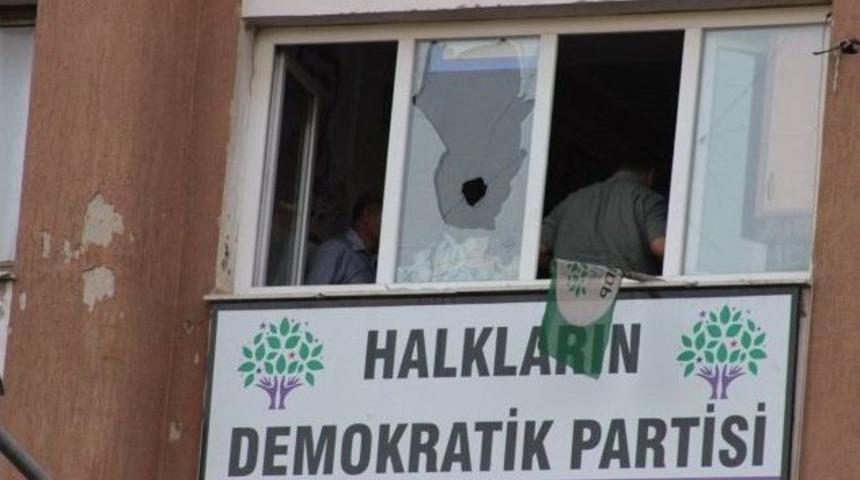Salihli Hdp İl&ccedil;e Binasında Polis Arama Yaptı
