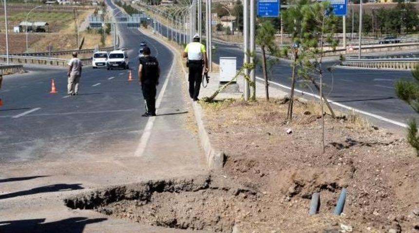 Diyarbakır'da Polis Otobüsüne Bombalı Saldırı Ucuz Atlatıldı
