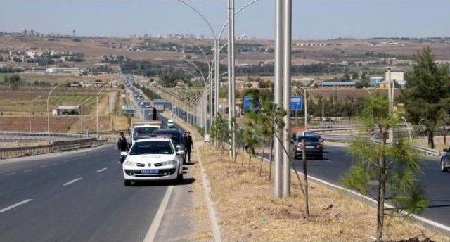 Diyarbakır'da Polis Otobüsüne Bombalı Saldırı Ucuz Atlatıldı