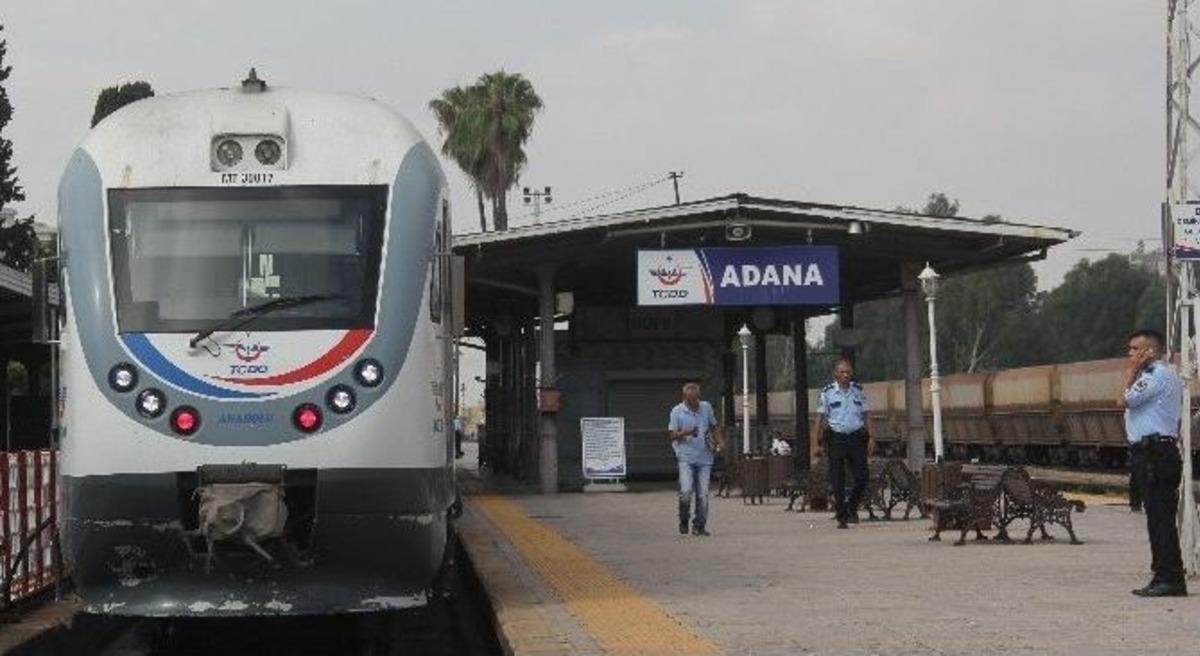 Tren Garında Ş&uuml;pheli Kutu Paniği