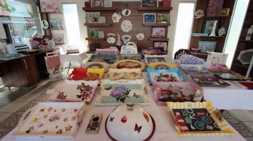 Saruhanlı&rsquo;da Kursiyerlerin Hazırladığı &Uuml;r&uuml;nler G&ouml;r&uuml;c&uuml;ye &Ccedil;ıktı