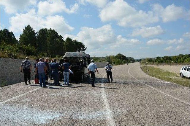 Sinop&rsquo;ta Minib&uuml;s Yangını 1