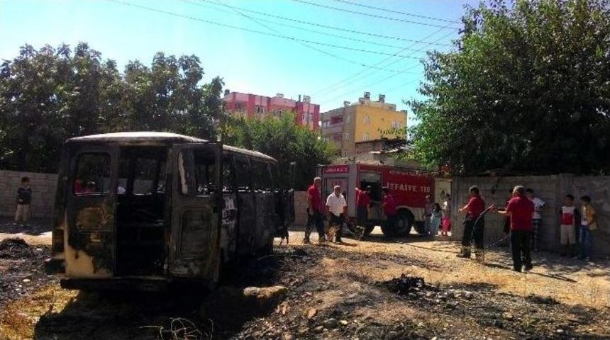 Terk Edilmiş Minib&uuml;s Yandı