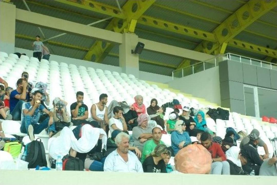 Suriyeli M&uuml;lteciler Mersin&rsquo;e G&ouml;nderildi
