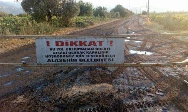 Alaşehir’de Yol Yapım Çalışmaları Devam Ediyor