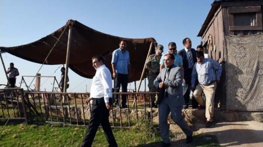 Şanlıurfa Valisi Şehit Ailesini Ziyaret Etti