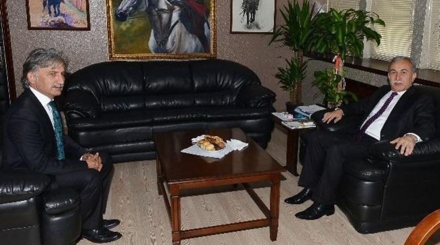 Vali B&uuml;y&uuml;k Seyhan Ve Y&uuml;reğir Kaymakamlarını Ziyaret Etti
