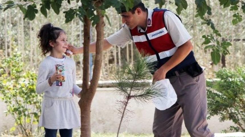 Sığınmacıları Bırakıp Ka&ccedil;tı
