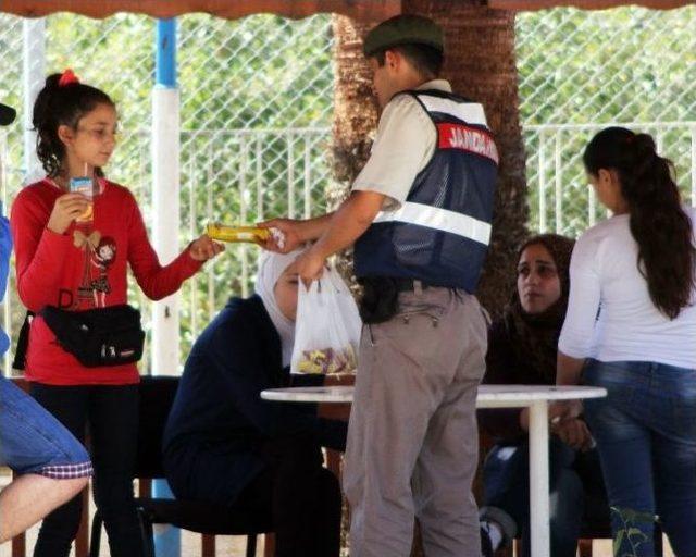 Sığınmacıları Bırakıp Kaçtı