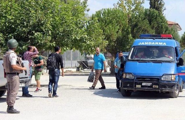 Sığınmacıları Bırakıp Kaçtı