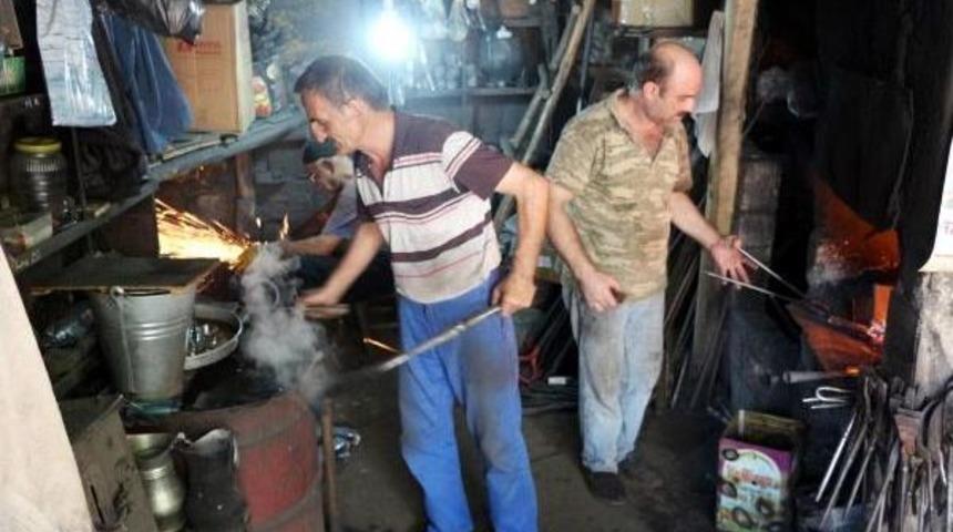Asırlık Bı&ccedil;ak&ccedil;ılarda G&uuml;nde 17 Saatlik Bayram Mesaisi