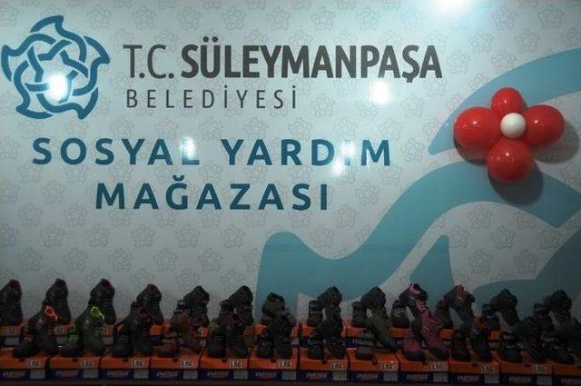 Dost Eli Giyim Mağazası İhtiya&ccedil; Sahipleri İ&ccedil;in Bayrama Hazır 1