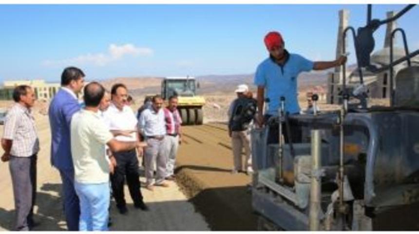 Rekt&ouml;r Yılmaz Altyapı &Ccedil;alışmalarını İnceledi