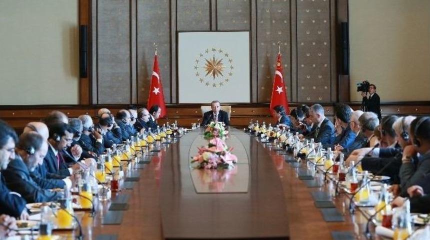 Cumhurbaşkanı Erdoğan, Ortadoğu Stratejik D&uuml;ş&uuml;nce Kuruluşları Temsilcilerini Kabul Etti
