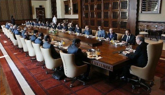 Cumhurbaşkanı Erdoğan, Ortadoğu Stratejik D&uuml;ş&uuml;nce Kuruluşları Temsilcilerini Kabul Etti 1