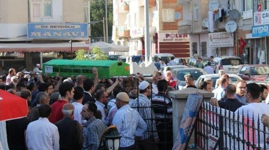 Define Ararken Metan Gazından Zehirlenerek &Ouml;lenlerden Biri Toprağa Verildi