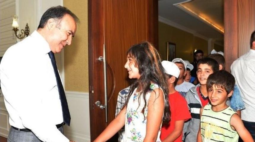 Kara&ccedil;oban Ve &Ccedil;at&rsquo;tan Sevgi Getirdiler