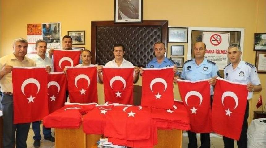 Ayakkabıcılar Sitesi Bayraklarla Donandı