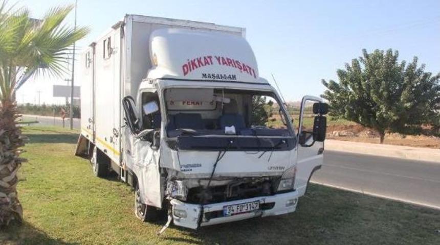 Şanlıurfa&rsquo;Da Zincirleme Kaza: 2 Yaralı