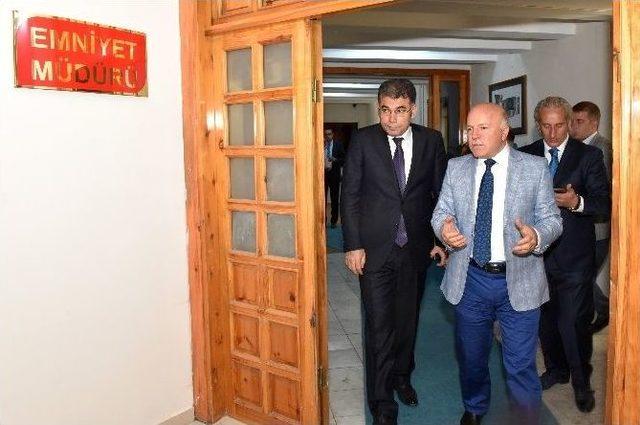 Vali Dr. Altıparmak, Başkan Sekmen’i Ziyaret Etti