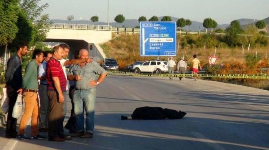 Minib&uuml;s&uuml;n &Ccedil;arptığı Yaya &Ouml;ld&uuml;