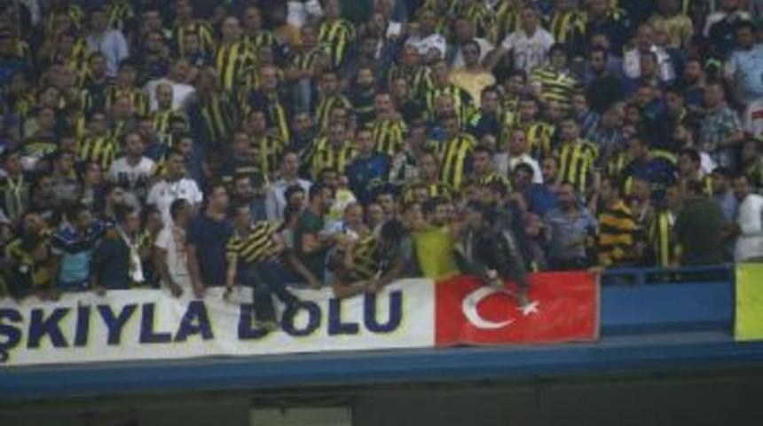 Fenerbah&ccedil;e Trib&uuml;nlerinde Kavga