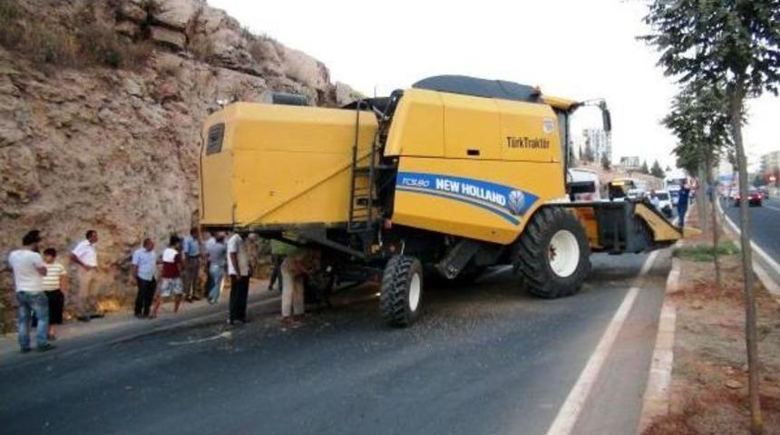 Otomobil Yayalara &Ccedil;arptı: 3 &Ouml;l&uuml;, 4 Yaralı