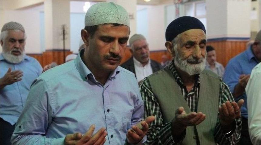 Elazığ&rsquo;da Sabah Namazında Şehitler İ&ccedil;in Dua Edildi