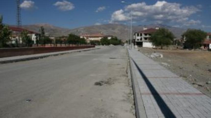 Mimar Sinan Mahallesinde Kaldırım &Ccedil;alışmaları Devam Ediyor