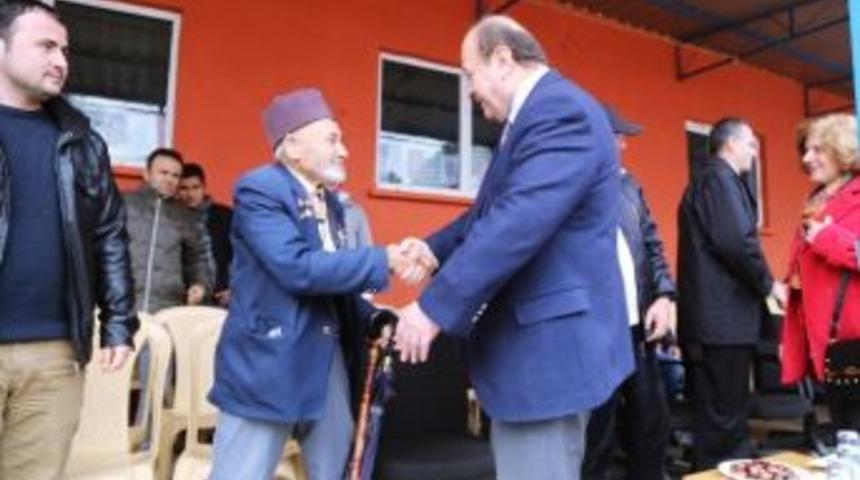 &Ouml;zakcan; "&ouml;zg&uuml;rce Yaşayabiliyorsak Bunu Şehit Ve Gazilerimize Bor&ccedil;luyuz"