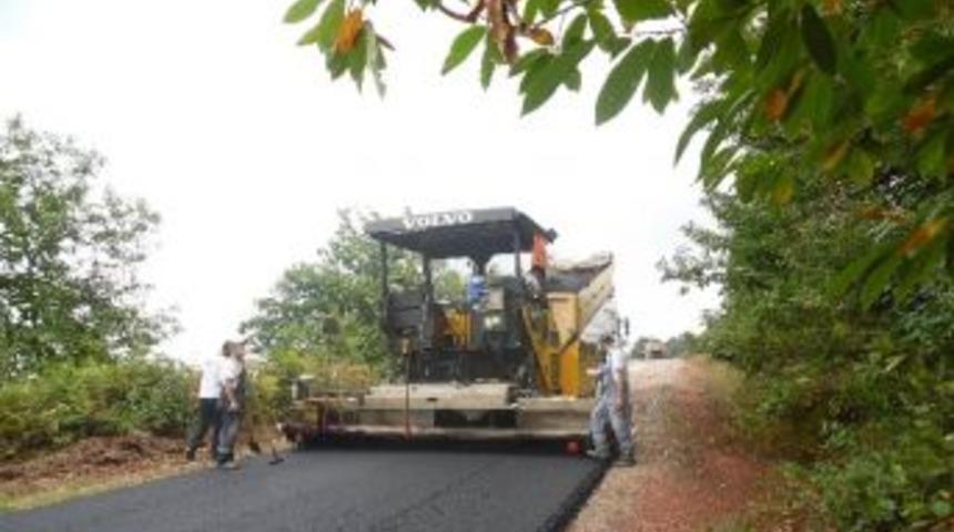 İzmit Belediyesi Asfalt &Ccedil;alışmalarına Devam Ediyor