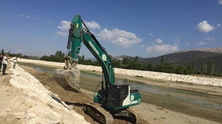 Elmalı Ak&ccedil;ay Deresi Islahında Sona Doğru