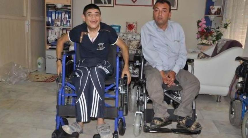 Ak&uuml;l&uuml; Sandalye Bağışı 2 Engelliyi Mutlu Etti