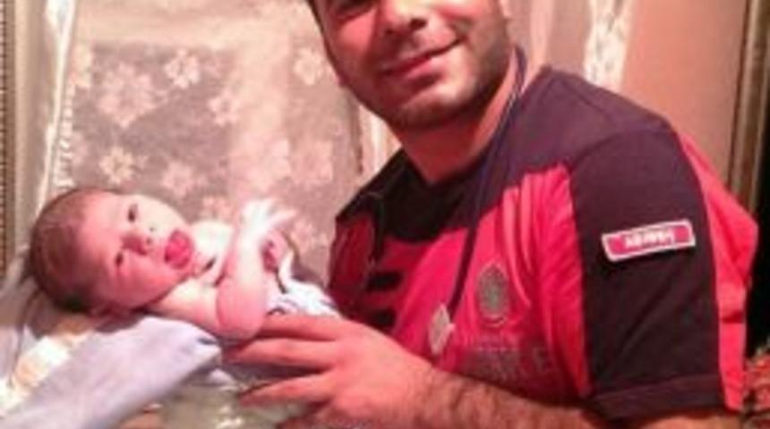 Doğum Hastasının Ayağına Sağlık Ekibi Gitti