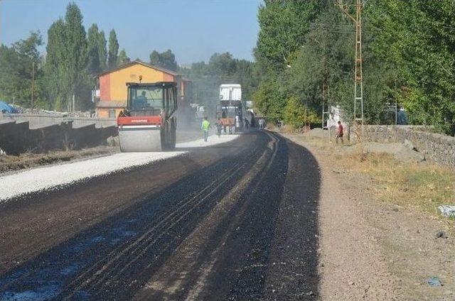 Malazgirt&rsquo;te Yol Yapım &Ccedil;alışması 1