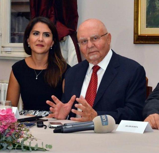 İzmir in Foto Belgesi Bu Sergide 2