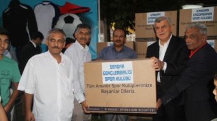 Başkan Karaosmanoğlu: &ldquo;hayata Karşı İdealleriniz Olsun, Biz Hep Sizinleyiz&rsquo;&rsquo;