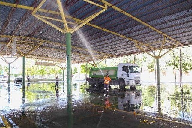 Şehitkamil’de Kurban Kesim Yerleri Dezenfekte Ediliyor