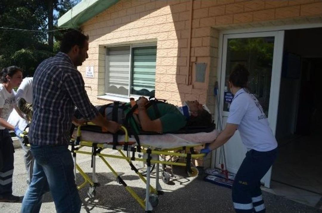 Ara&ccedil; Tarlaya U&ccedil;tu: 2 Ağır Yaralı