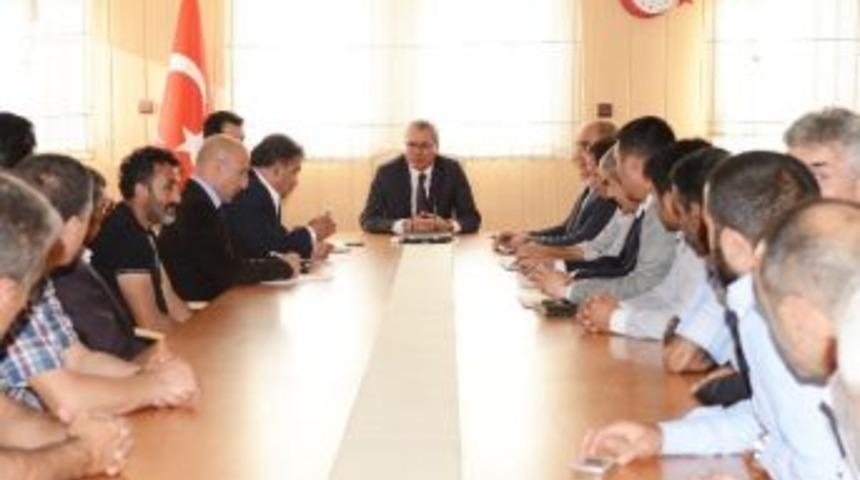 Vali Deniz, Amat&ouml;r Spor Kul&uuml;pleri Y&ouml;neticileriyle Toplantı Yaptı