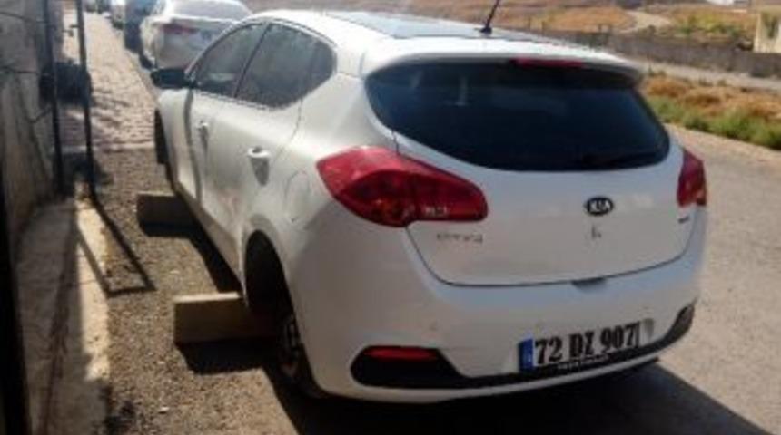 Park Halindeki Ara&ccedil;ların Tekerleklerini &Ccedil;aldılar