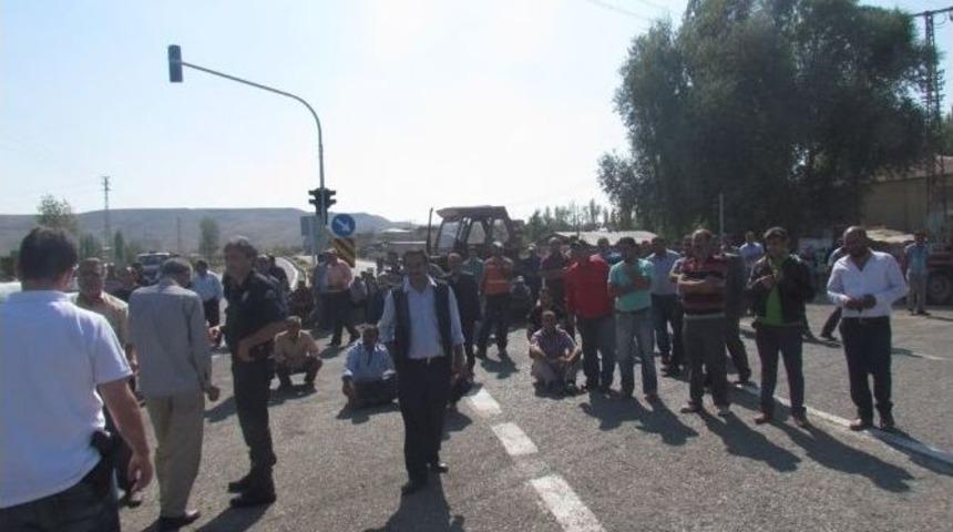 Tuzluca&rsquo;da Yol Kapatma Eylemi