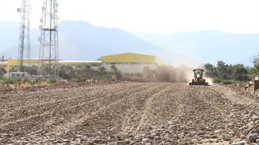 Bah&ccedil;elievler&rsquo;de Yollar Yenileniyor