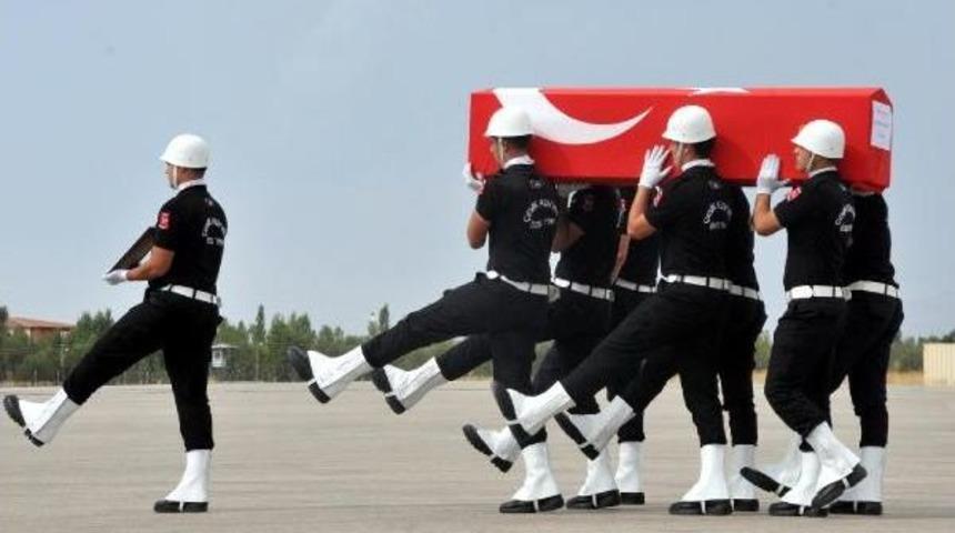 Ka&ccedil;ak&ccedil;ının Minib&uuml;sle &Ccedil;arptığı Polis Memuru Şehit Oldu (2)