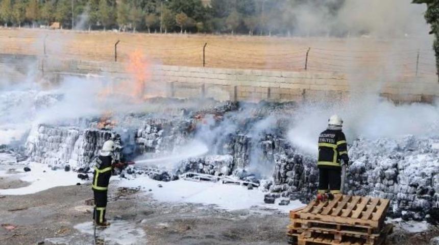 Fabrikanın Bah&ccedil;esinde &Ccedil;ıkan Yangın Korkuttu