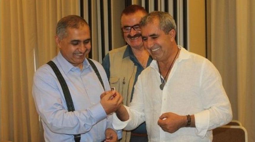Mardin Valisi Ko&ccedil;ak, Kentin Sorunlarını Gazetecilerden Dinledi