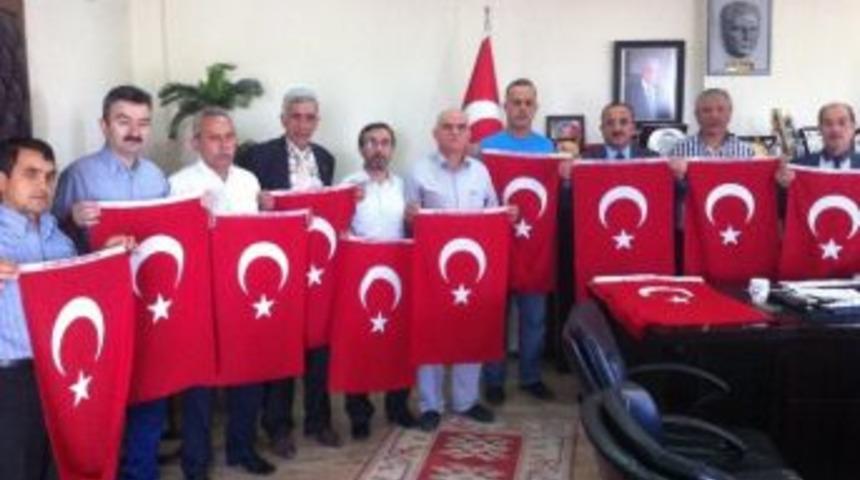 Isparta Esnaf Odasından Bayrak Kampanyası